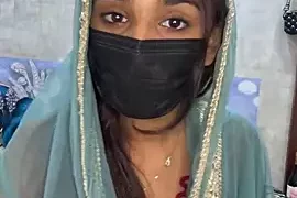 LITLE_HONEY nude closeups on webcam for live sex video chat