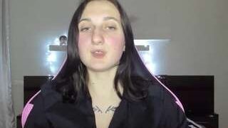 KommuneliFoxi nude before webcamcam – live sex chat