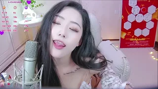 LuckyStarYou nude closeups on webcam for live sex video chat