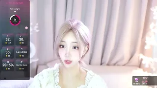 UUKiss_ nude closeups on webcam for live sex video chat