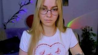 Kendall-peach nude before webcamcam – live sex chat