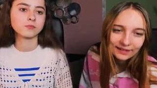 Samanta-kisses nude before webcamcam – live sex chat