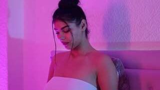 SophieVenus nude before webcamcam – live sex chat