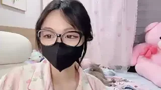 Yuyu-baobei nude closeups on webcam for live sex video chat