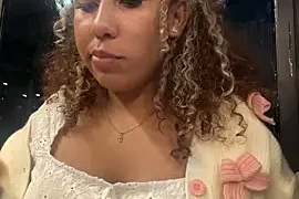 lauraltt nude closeups on webcam for live sex video chat