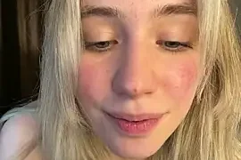 LovelyMiu nude closeups on webcam for live sex video chat