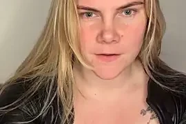 SexyBlondJoanna nude closeups on webcam for live sex video chat