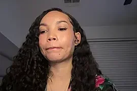 nikkiloveee nude closeups on webcam for live sex video chat