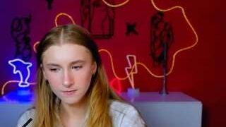 Darly-honey nude before webcamcam – live sex chat