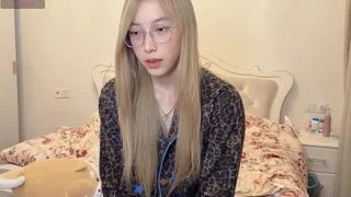 xiaoxiao-22 nude closeups on webcam for live sex video chat